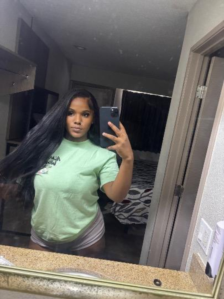 La’Loni photo 1