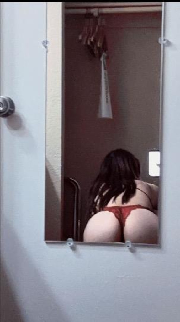 Mía photo 1
