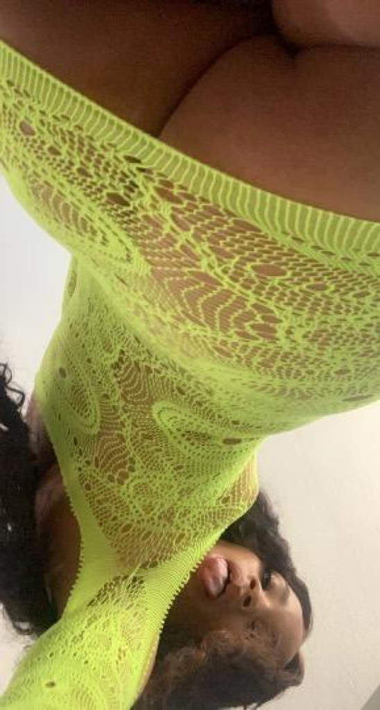 Melanie photo 1