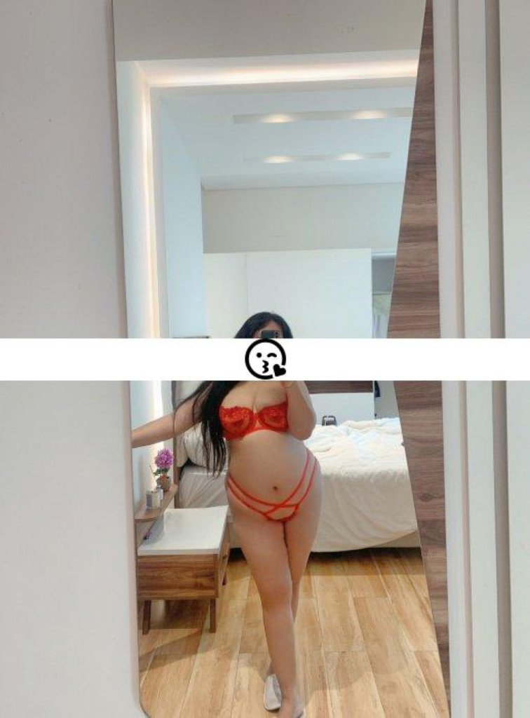 Sarah photo 1