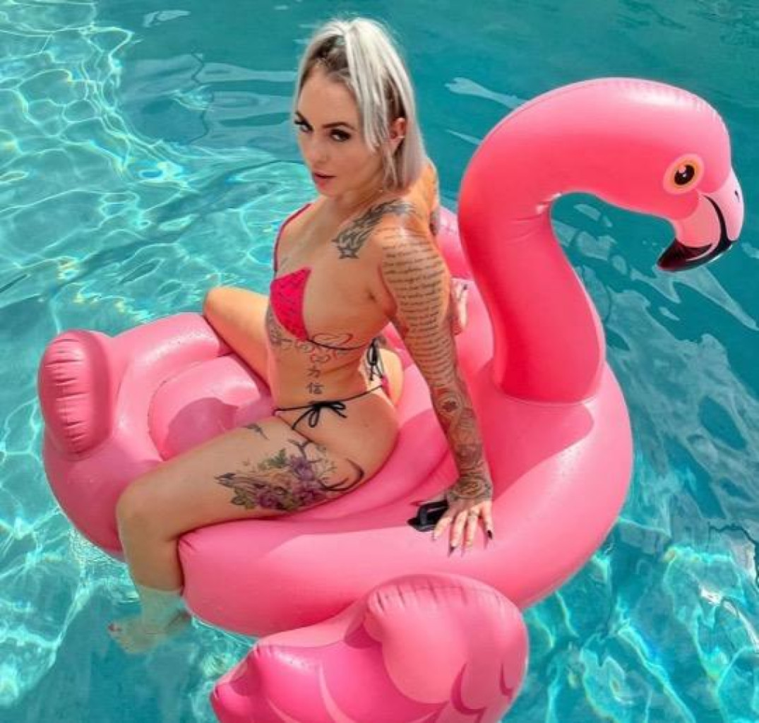 Kayla photo 1