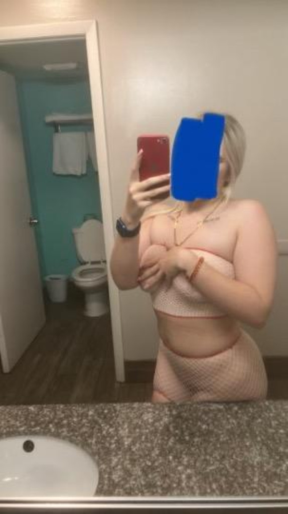 thick blonde photo 1