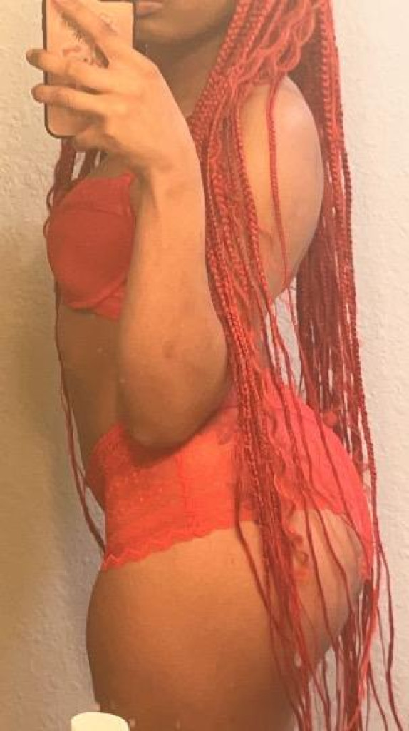 Dominique photo 1