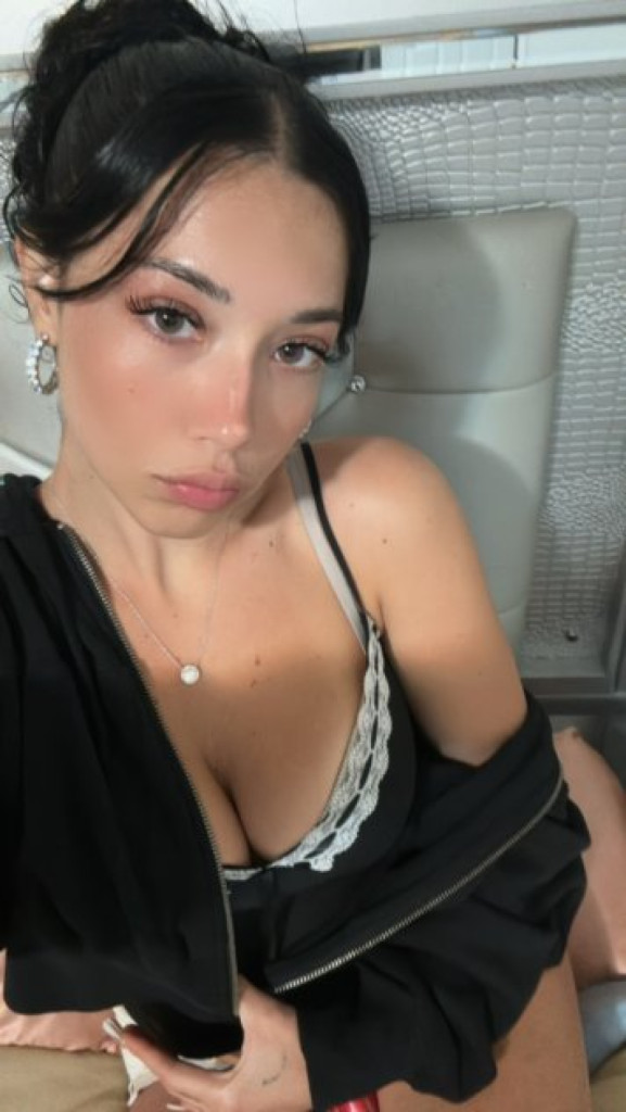 Camilla-Rose photo 1
