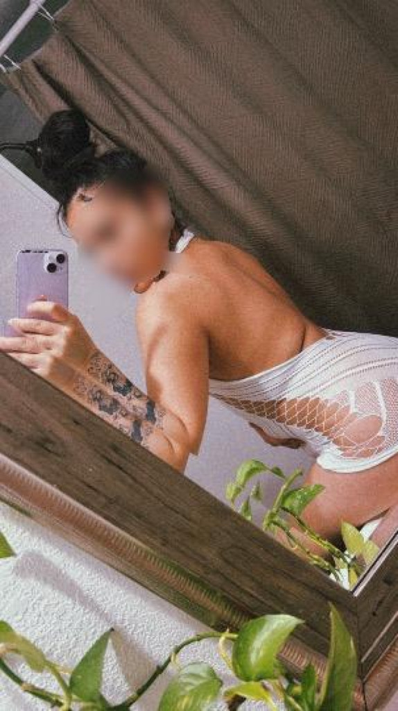 Ashley photo 1
