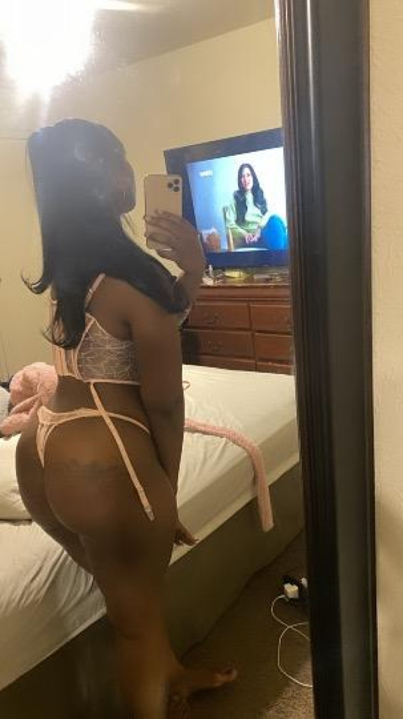 Aaliyah photo 1