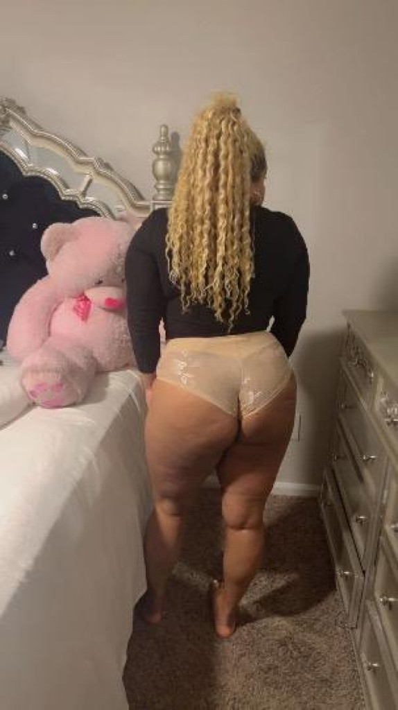 Pamela photo 1