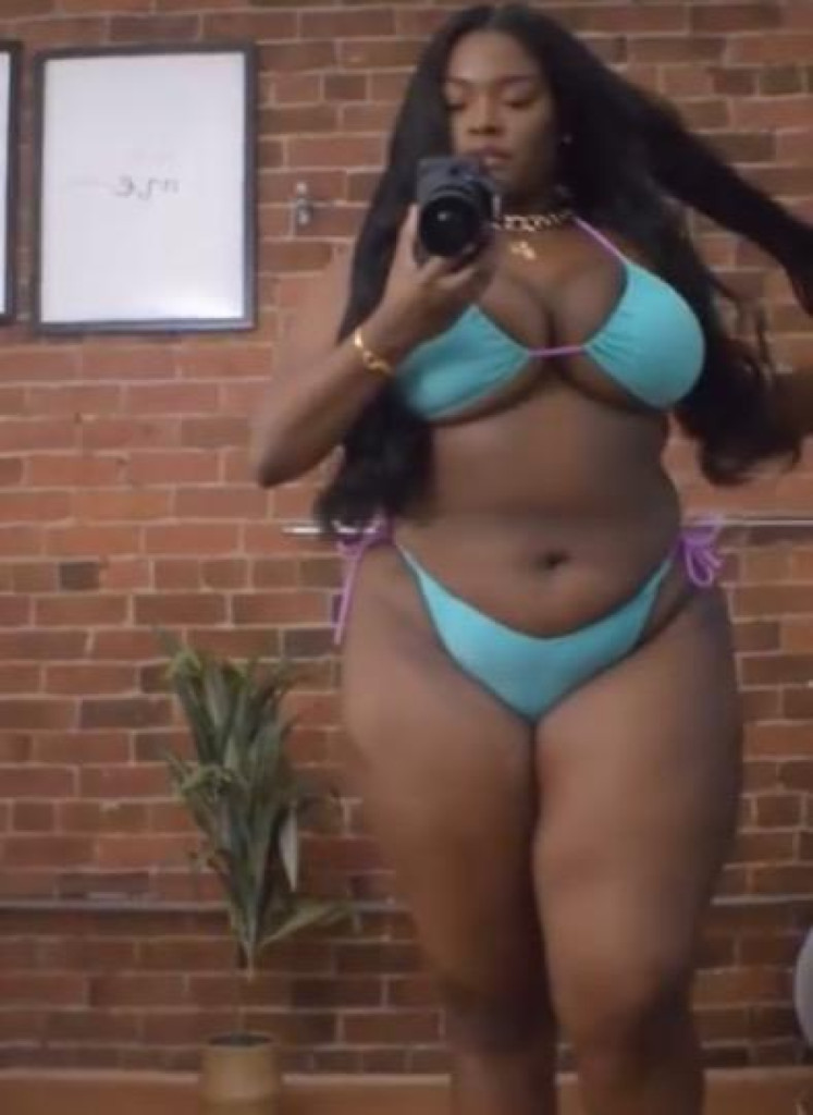 UPSCALE EBONY photo 1