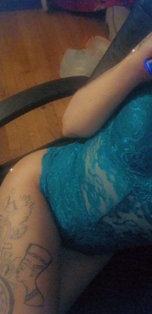 freaky and petite photo 1