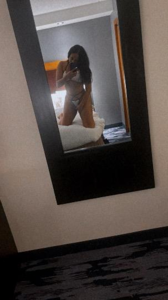 Mia photo 1