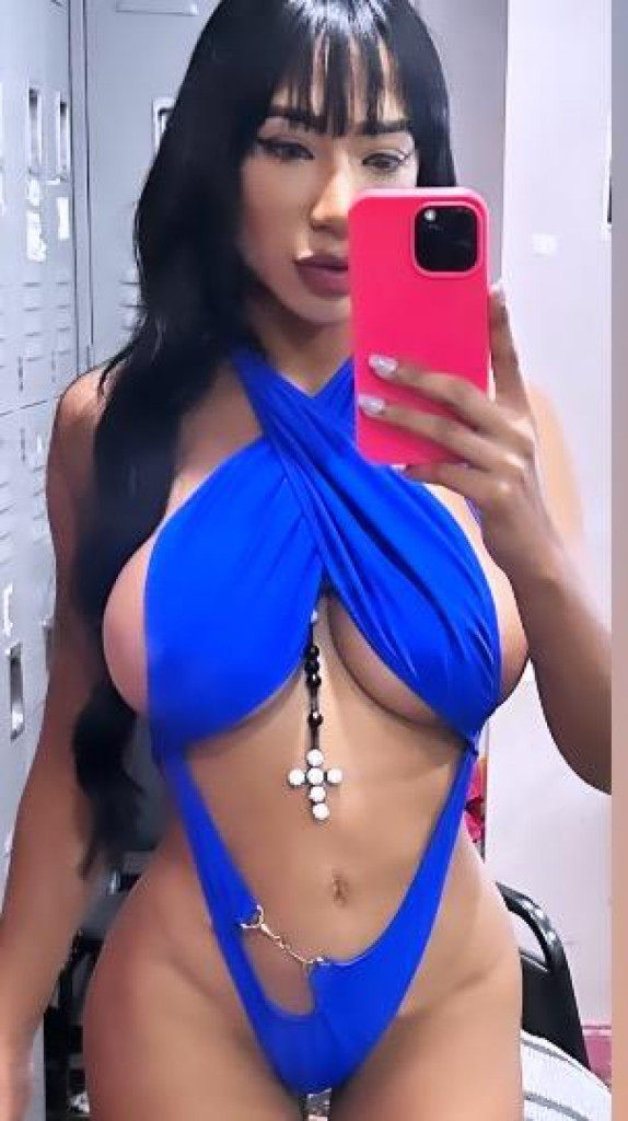 Nicole photo 1