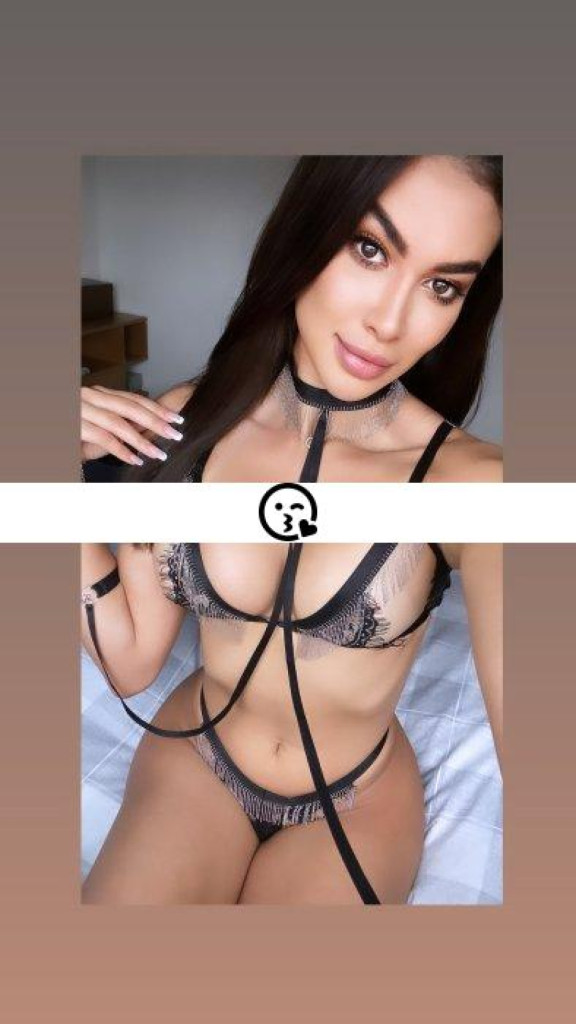 Melanie photo 1