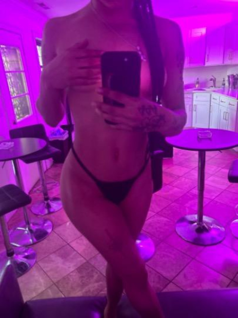 Foreign sexxyyy petite 🥀💦 photo 1