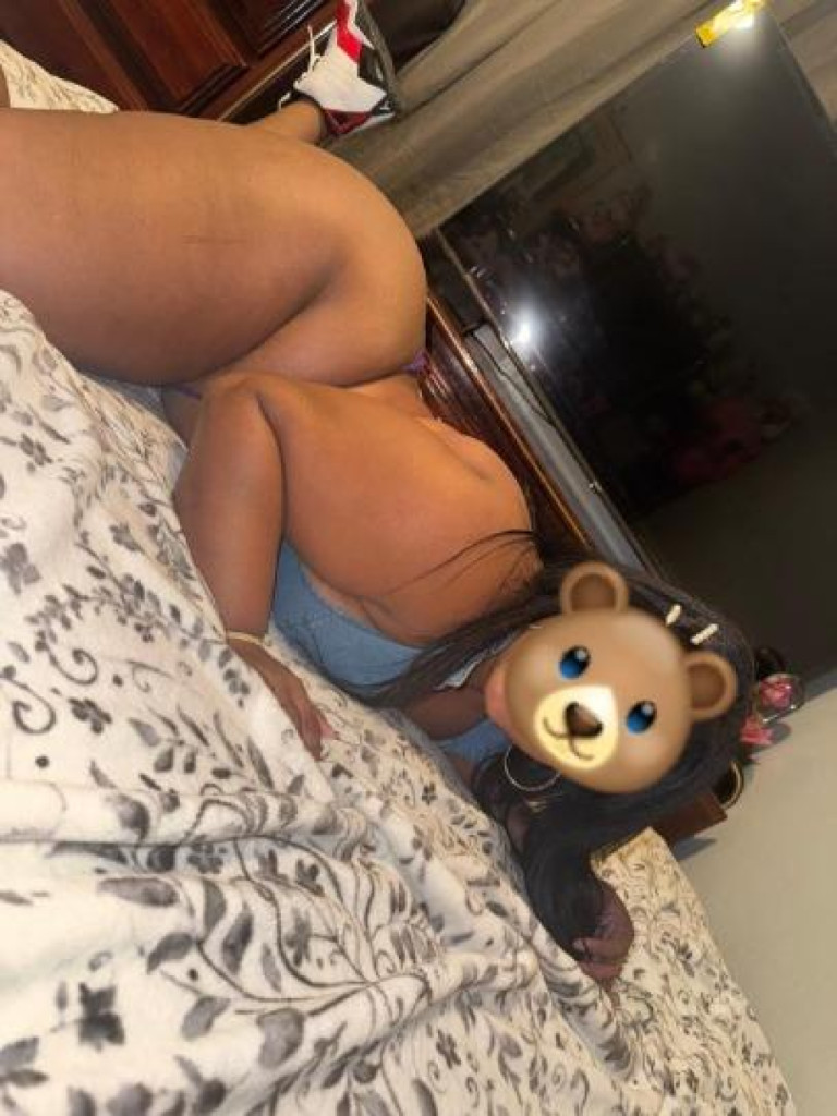 Pamela photo 1