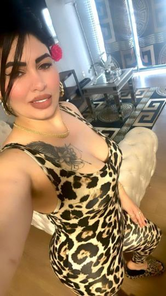 Mía photo 1