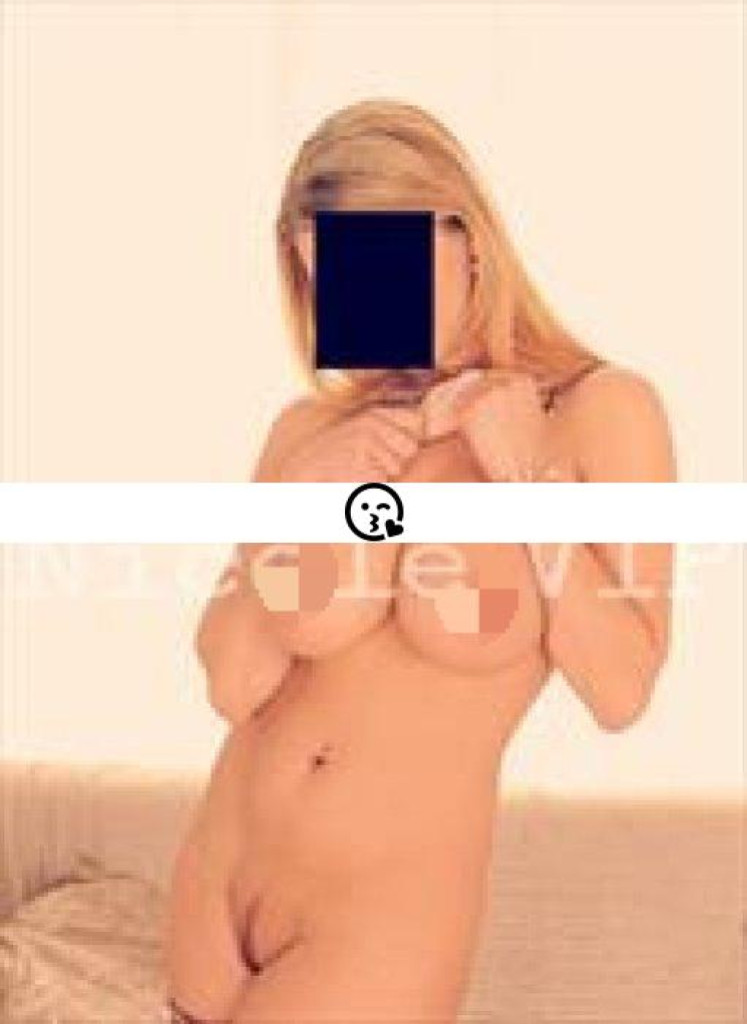 Nicole photo 1