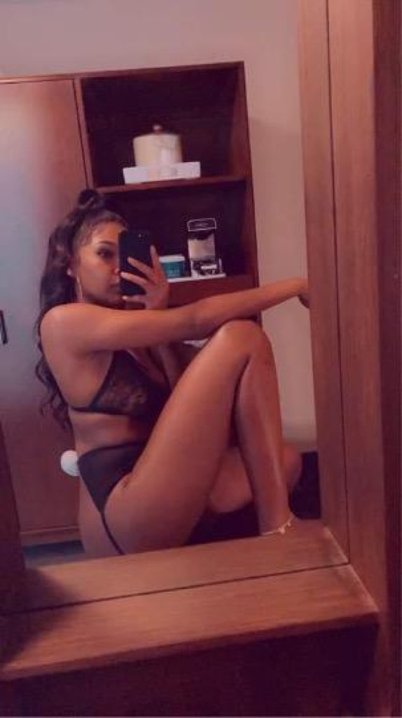 Nicole photo 1