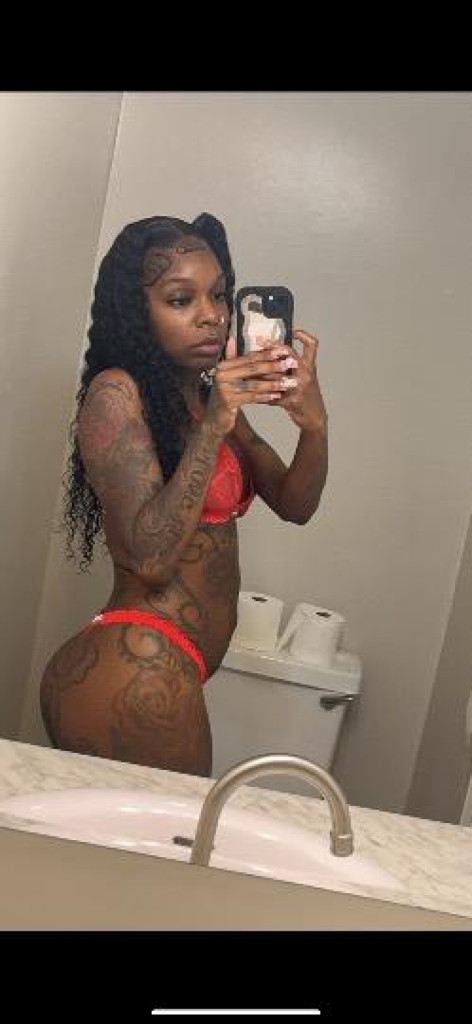ms.petite champagne photo 1