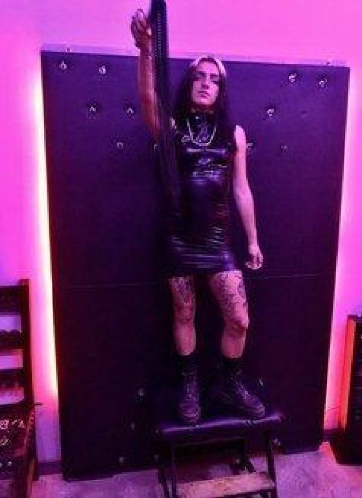 Mistress Jade – Spanish dominatrix in Berlin photo 1