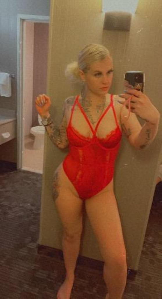 Scarlet photo 1