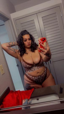 Roxxxi listing photo
